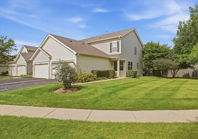 Townhouse for sale at 530 W Kristina Ln, Round Lake, IL 60073 | MLS# 12768183