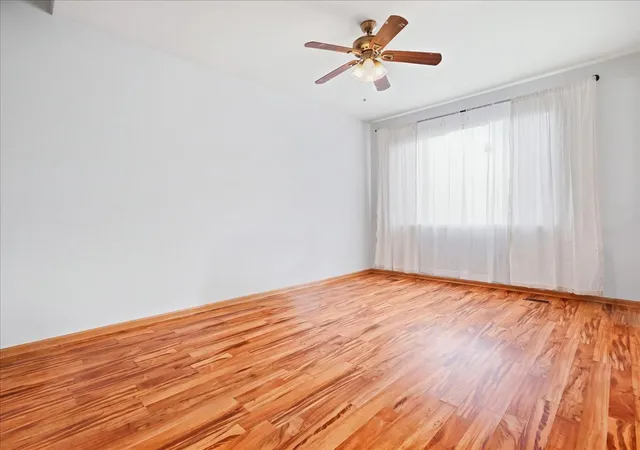 Photo 2 of Townhouse for sale at 530 W Kristina Ln, Round Lake, IL 60073 | MLS# 12768183 | Listing updated on 2026-09-30