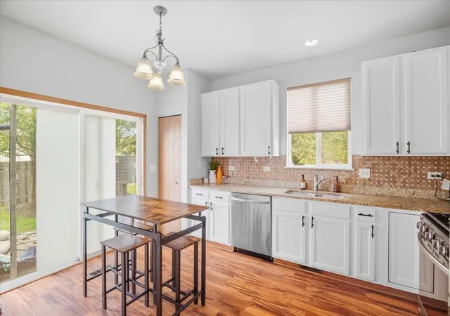 Photo 4 of Townhouse for sale at 530 W Kristina Ln, Round Lake, IL 60073 | MLS# 12768183 | Listing updated on 2026-09-30