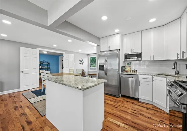 Photo 3 of Single family home for sale at 495 Glendale Ln, Hoffman Estates, IL 60169 | MLS# 12768196 | Listing updated on 2026-09-24