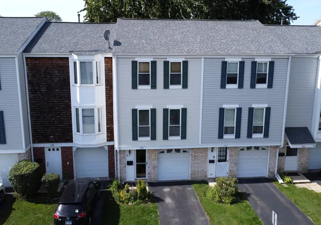 Photo 2 of Townhouse for sale at 1990 Oxford Ln, Hoffman Estates, IL 60169 | MLS# 12768205 | Listing updated on 2026-10-11