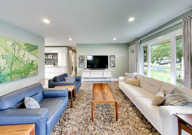 Photo 3 of Single family home for sale at 401 E Elk Grv Blvd, Elk Grove Village, IL 60007 | MLS# 12768208 | Listing updated on 2026-10-02