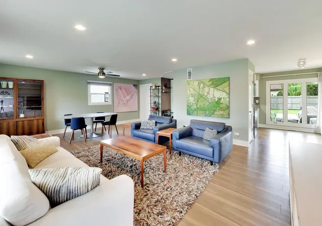 Photo 4 of Single family home for sale at 401 E Elk Grv Blvd, Elk Grove Village, IL 60007 | MLS# 12768208 | Listing updated on 2026-10-02
