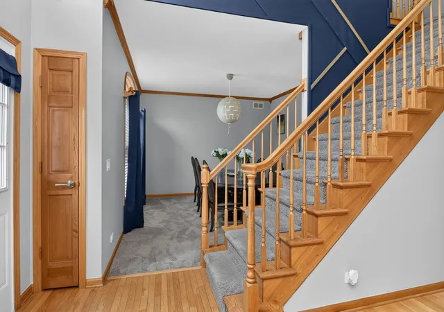 Photo 3 of Single family home for sale at 2121 Burnham Ct, Algonquin, IL 60102 | MLS# 12768222 | Listing updated on 2026-09-30
