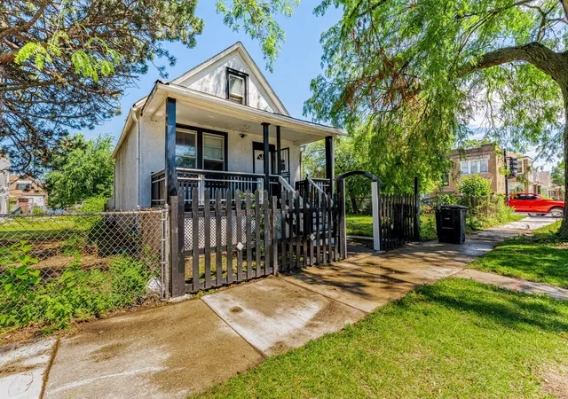 Photo 3 of Single family home for sale at 7553 S Saint Lawrence Ave, Chicago, IL 60619 | MLS# 12768230 | Listing updated on 2026-09-29