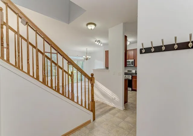 Listing Photo 4 - Condo for sale in building located at 321 Grape Vine Trl, Oswego, IL 60543