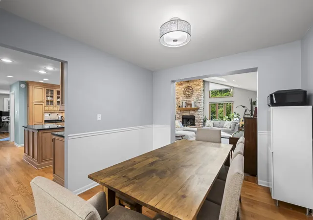 Photo 3 of Single family home for sale at 918 S Walnut Ave, Arlington Heights, IL 60005 | MLS# 12768254 | Listing updated on 2026-09-24