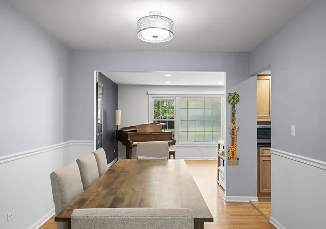 Photo 3 of Single family home for sale at 918 S Walnut Ave, Arlington Heights, IL 60005 | MLS# 12768254 | Listing updated on 2026-09-24