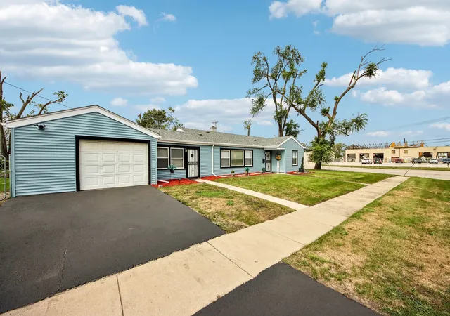 Photo 3 of Single family home for sale at 2321 167th Street, Hazel Crest, IL 60429 | MLS# 12768261 | Listing updated on 2026-10-01