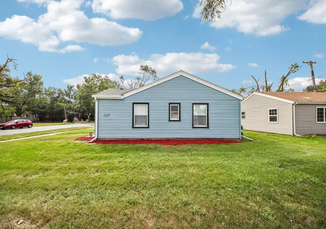 Photo 4 of Single family home for sale at 2321 167th Street, Hazel Crest, IL 60429 | MLS# 12768261 | Listing updated on 2026-10-01