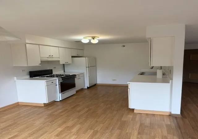 Photo 3 of Townhouse for sale at 707 E Whispering Oaks Dr, Palatine, IL 60074 | MLS# 12768265 | Listing updated on 2026-10-03