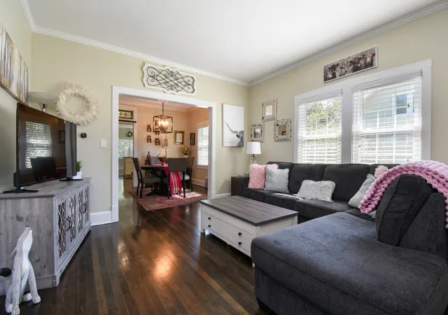 Photo 4 of Single family home for sale at 805 N Dunton Ave, Arlington Heights, IL 60004 | MLS# 12768272 | Listing updated on 2026-10-07