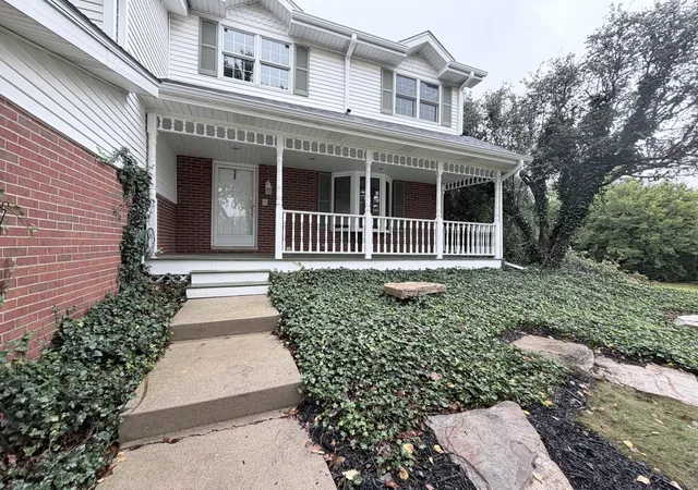 Photo 3 of Single family home for sale at 9000 Frances Ln, Orland Park, IL 60462 | MLS# 12768286 | Listing updated on 2026-10-01