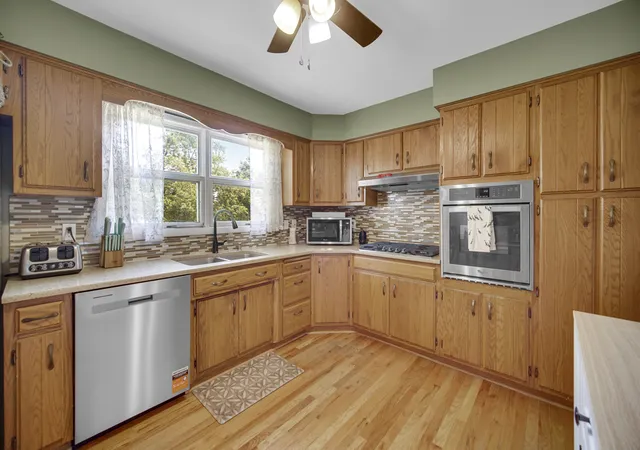 Photo 4 of Single family home for sale at 205 Sharon Dr, Sleepy Hollow, IL 60118 | MLS# 12768290 | Listing updated on 2026-09-30