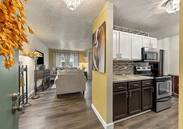 Photo 4 of Condo for sale at 420 S Home Ave #109N, Oak Park, IL 60302 | MLS# 12768293 | Listing updated on 2026-09-30