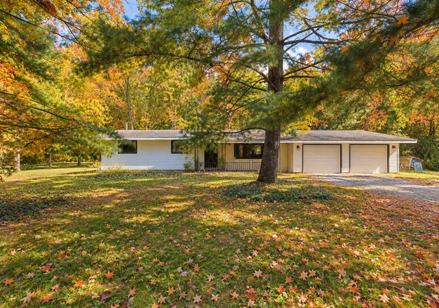 Single family home for sale at 6130 E Deerfield Dr, Coal City, IL 60416 | MLS# 12768304