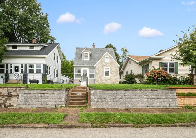 Photo 3 of Single family home for sale at 2421 14th Avenue, Moline, IL 61265 | MLS# 12768305 | Listing updated on 2026-09-30