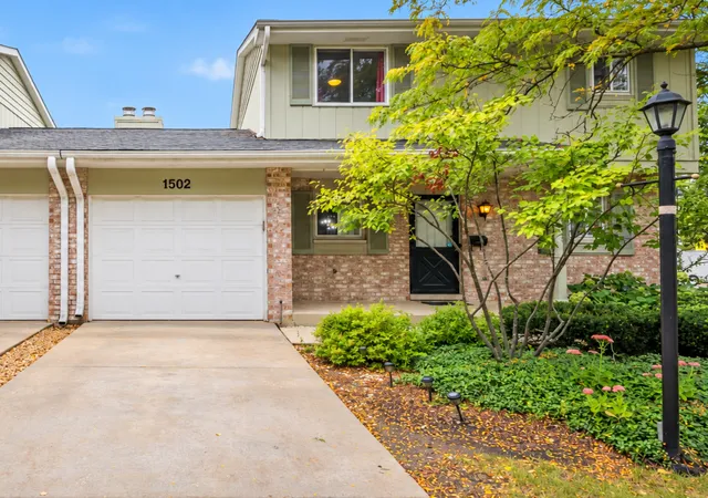 Photo 2 of Townhouse for sale at 1502 Johnstown Ct, Wheaton, IL 60189 | MLS# 12768307 | Listing updated on 2026-09-24