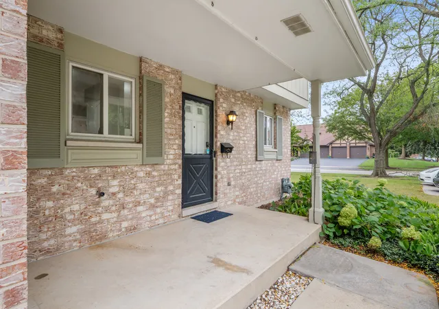 Photo 3 of Townhouse for sale at 1502 Johnstown Ct, Wheaton, IL 60189 | MLS# 12768307 | Listing updated on 2026-09-24