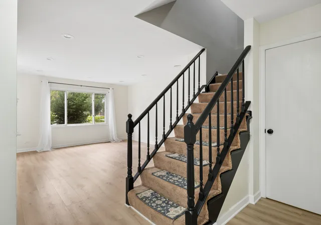 Photo 4 of Townhouse for sale at 1502 Johnstown Ct, Wheaton, IL 60189 | MLS# 12768307 | Listing updated on 2026-09-24