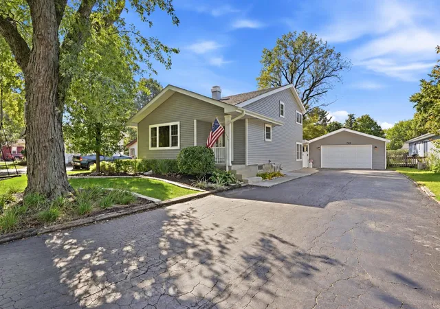 Photo 1 of Single family home for sale at 709 S Cedar Rd, New Lenox, IL 60451 | MLS# 12768320 | Listing updated on 2026-10-08
