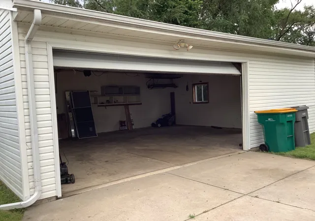 Photo 3 of Single family home for sale at 427 Kenyon Ave, Romeoville, IL 60446 | MLS# 12768321 | Listing updated on 2026-10-04