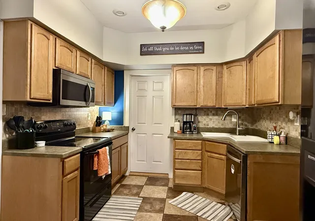 Photo 4 of Single family home for sale at 621 Metropolis St, Metropolis, IL 62960 | MLS# 12768322 | Listing updated on 2026-09-30