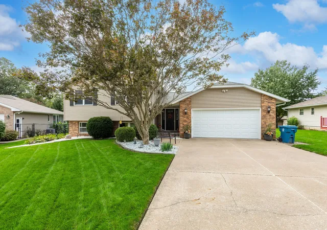 Photo 2 of Single family home for sale at 506 47th Avenue, East Moline, IL 61244 | MLS# 12768324 | Listing updated on 2026-10-06