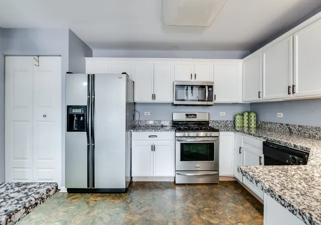 Photo 3 of Townhouse for sale at 3290 Cool Springs Ct, Naperville, IL 60564 | MLS# 12768328 | Listing updated on 2026-10-02