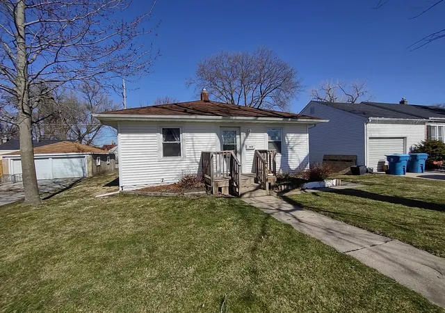 Photo 2 of Single family home for sale at 912 Douglas St, Morris, IL 60450 | MLS# 12768338 | Listing updated on 2026-10-06