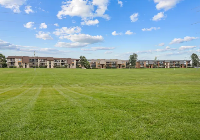 Photo 4 of Condo for sale at 15703 S Sunset Ridge Ct #1N, Orland Park, IL 60462 | MLS# 12768339 | Listing updated on 2026-10-28