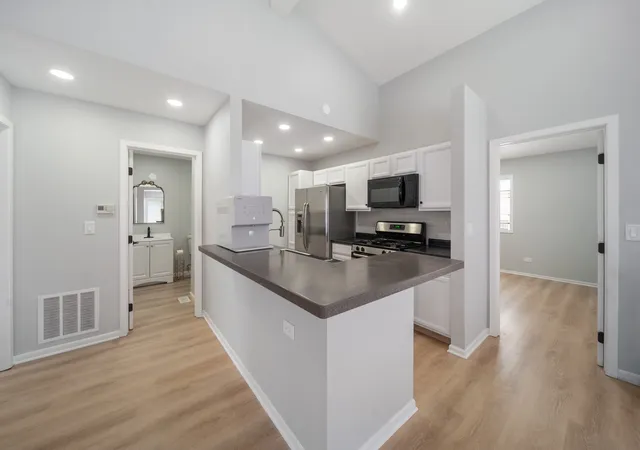 Listing Photo 4 - Condo for sale in building located at 3354 Madison St, Skokie, IL 60076