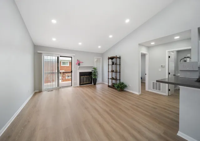 Listing Photo 5 - Condo for sale in building located at 3354 Madison St, Skokie, IL 60076