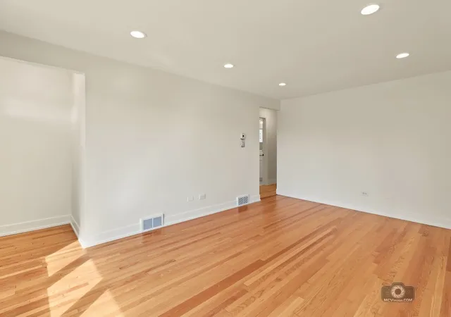 Photo 3 of Single family home for sale at 7925 Natchez Ave, Burbank, IL 60459 | MLS# 12768349 | Listing updated on 2026-09-24