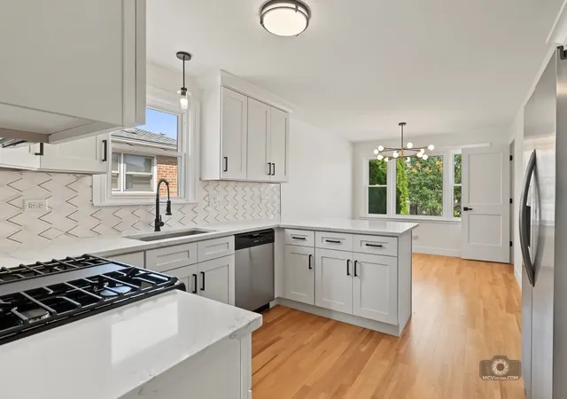 Photo 3 of Single family home for sale at 7925 Natchez Ave, Burbank, IL 60459 | MLS# 12768349 | Listing updated on 2026-09-24