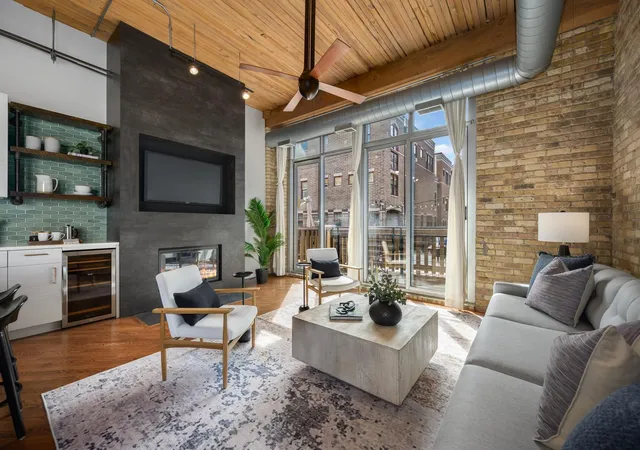 Photo 3 of Condo for sale at 2333 W St Paul Ave #200, Chicago, IL 60647 | MLS# 12768354 | Listing updated on 2026-09-28
