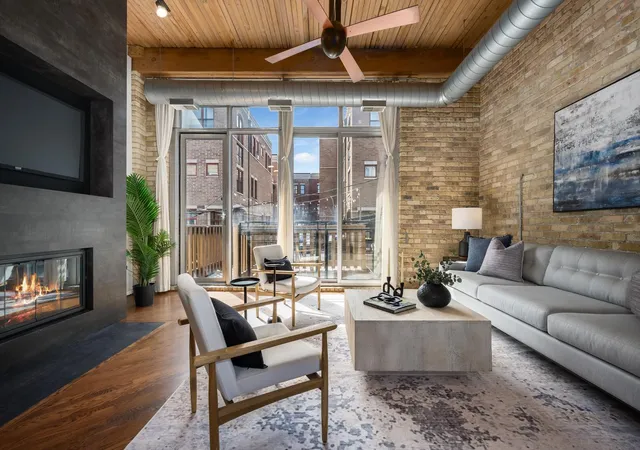 Photo 4 of Condo for sale at 2333 W St Paul Ave #200, Chicago, IL 60647 | MLS# 12768354 | Listing updated on 2026-09-28