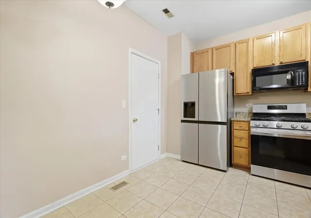 Photo 3 of Townhouse for sale at 188 Stockton Dr, Grayslake, IL 60030 | MLS# 12768359 | Listing updated on 2026-10-05