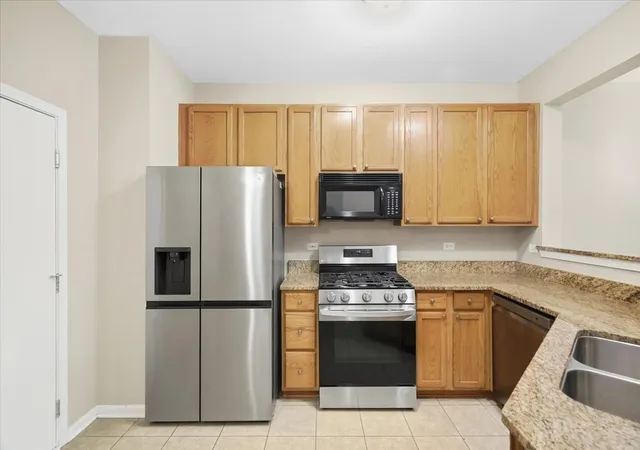 Photo 4 of Townhouse for sale at 188 Stockton Dr, Grayslake, IL 60030 | MLS# 12768359 | Listing updated on 2026-10-05