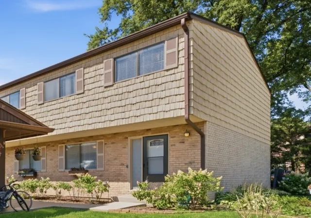 Townhouse for sale at 490 Tahoe Cir Dr, Wheeling, IL 60090 | MLS# 12768360