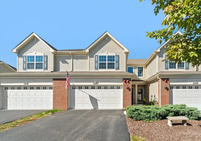 Photo 28 of Townhouse for sale at 1243 Hawk Holw Dr, Yorkville, IL 60560 | MLS# 12768375 | Listing updated on 2026-10-07
