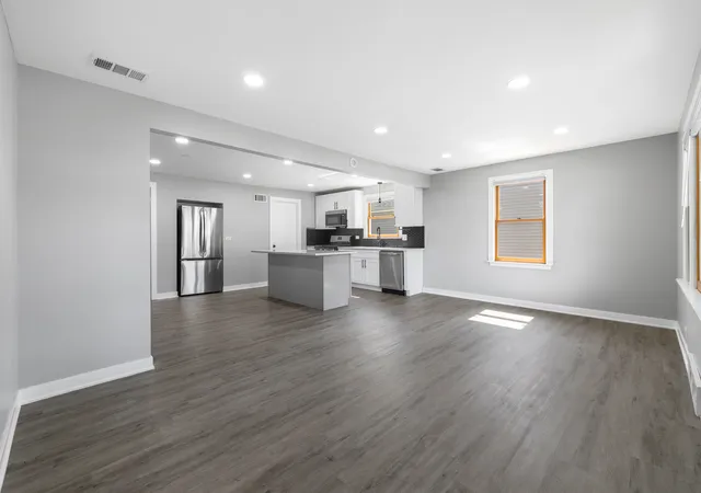 Photo 3 of Single family home for sale at 10019 S Tripp Ave, Oak Lawn, IL 60453 | MLS# 12768386 | Listing updated on 2026-09-24