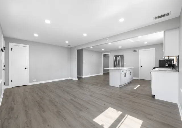 Photo 3 of Single family home for sale at 10019 S Tripp Ave, Oak Lawn, IL 60453 | MLS# 12768386 | Listing updated on 2026-10-27