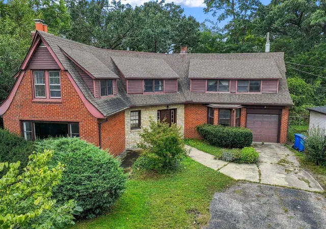 Photo 2 of Single family home for sale at 206 N Bonnie Brae Ave, Elmhurst, IL 60126 | MLS# 12768392 | Listing updated on 2026-09-26