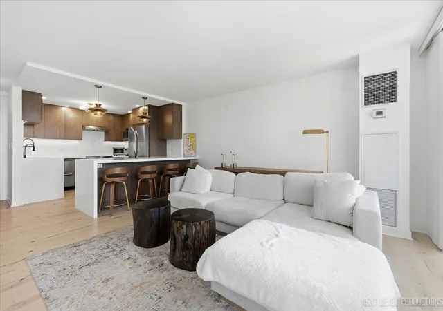 Photo 4 of Condo for sale at 1516 N State Pkwy #8C, Chicago, IL 60610 | MLS# 12768400 | Listing updated on 2026-10-06