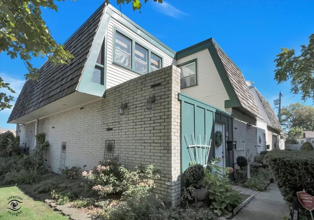 Photo 1 of Townhouse for sale at 9201 S Kedzie Ave #4, Evergreen Park, IL 60805 | MLS# 12768407 | Listing updated on 2026-10-10