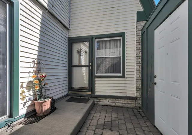 Photo 3 of Townhouse for sale at 9201 S Kedzie Ave #4, Evergreen Park, IL 60805 | MLS# 12768407 | Listing updated on 2026-10-10