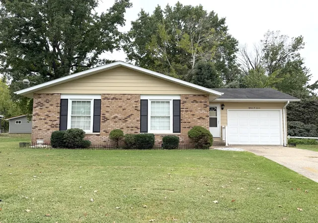 Photo 2 of Single family home for sale at 1507 Fair Dr, Murphysboro, IL 62966 | MLS# 12768409 | Listing updated on 2026-09-30
