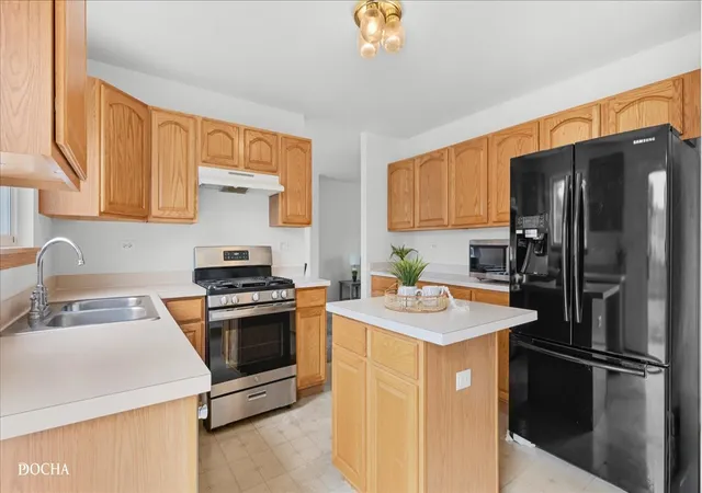 Photo 4 of Single family home for sale at 418 Terrace Ln, Oswego, IL 60543 | MLS# 12768414 | Listing updated on 2026-09-30