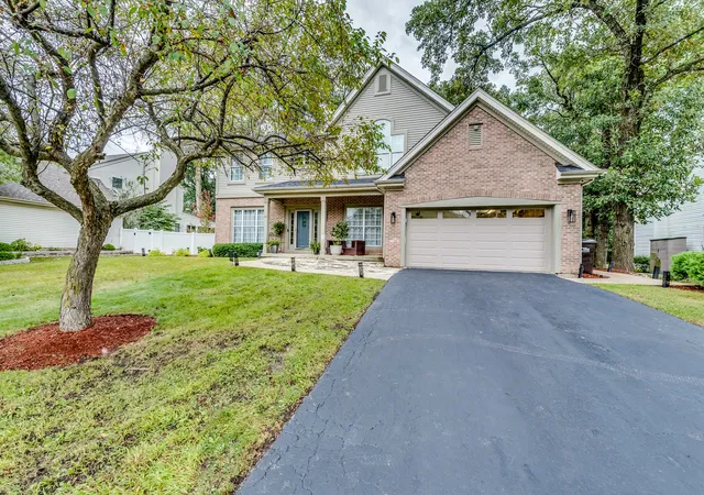 Photo 1 of Single family home for sale at 550 Meadowview Dr, Wauconda, IL 60084 | MLS# 12768419 | Listing updated on 2026-10-01